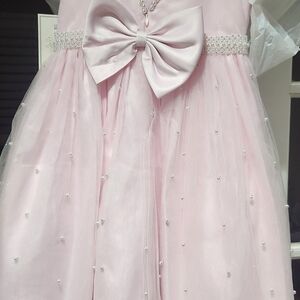Elegant Pink Dress with Bow and Pearl Details